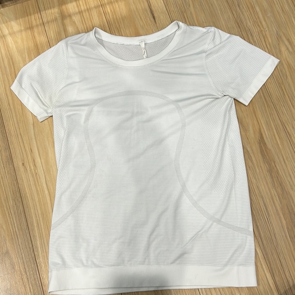 White lulu lemon shirt - Picture 1 of 4